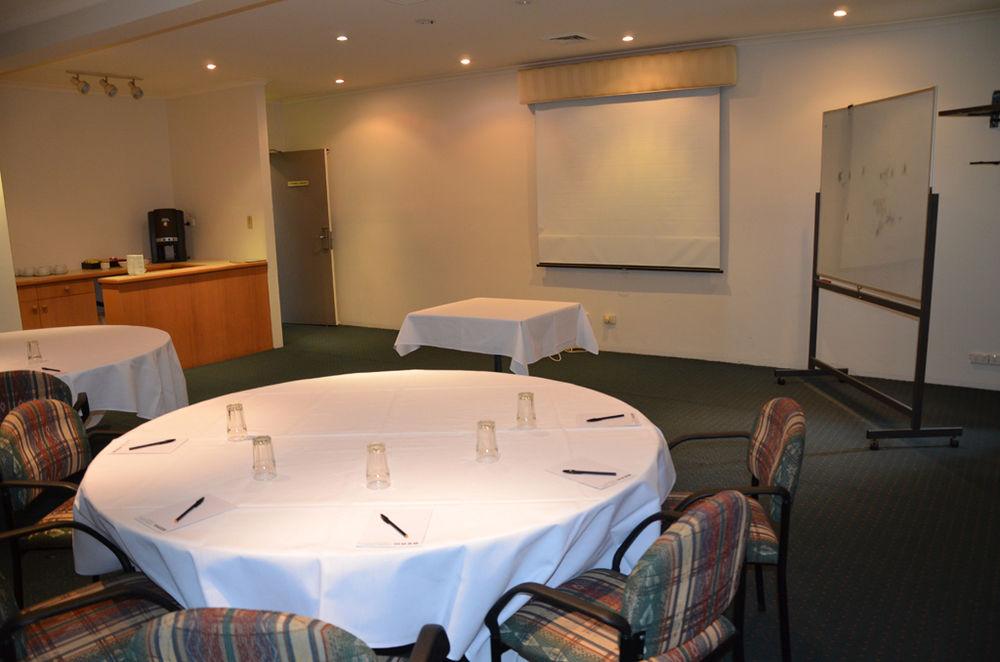 Quality Hotel Manor Mitcham Exterior photo