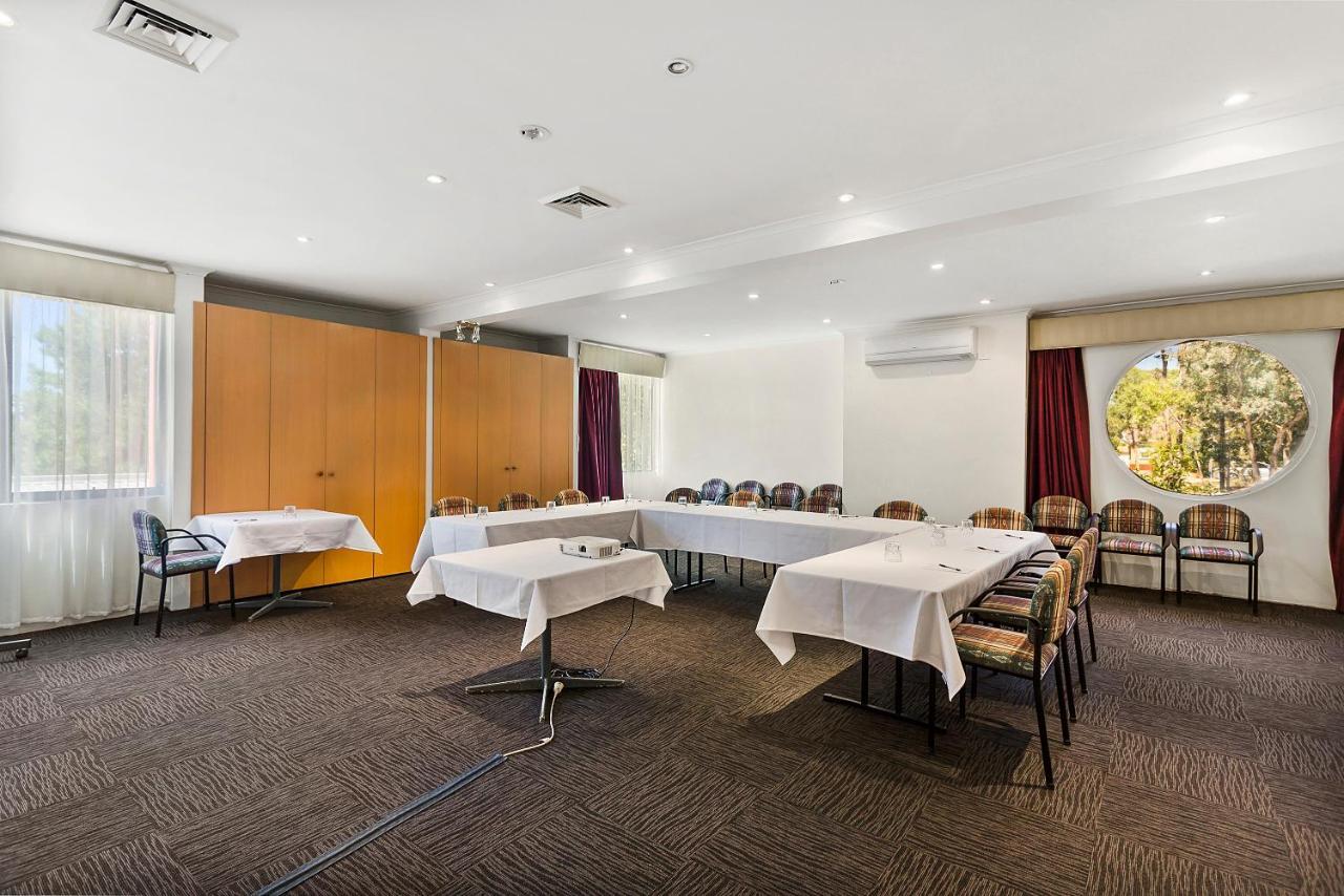 Quality Hotel Manor Mitcham Exterior photo