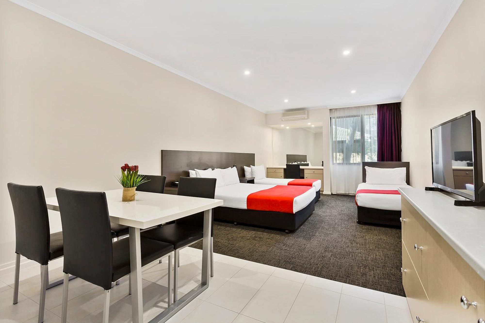 Quality Hotel Manor Mitcham Exterior photo