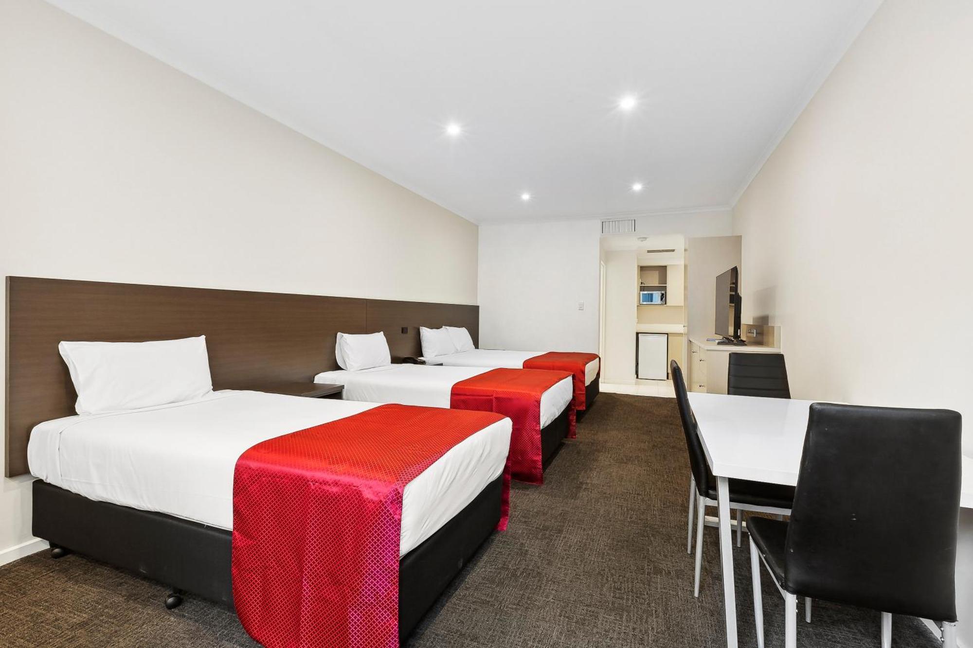 Quality Hotel Manor Mitcham Exterior photo