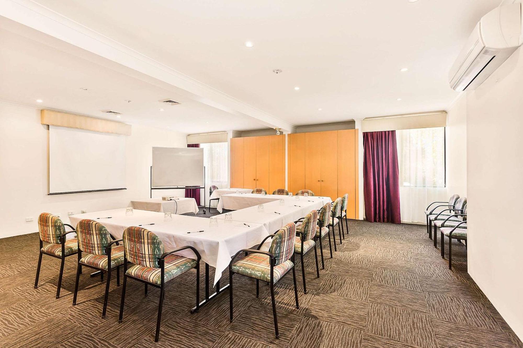 Quality Hotel Manor Mitcham Exterior photo