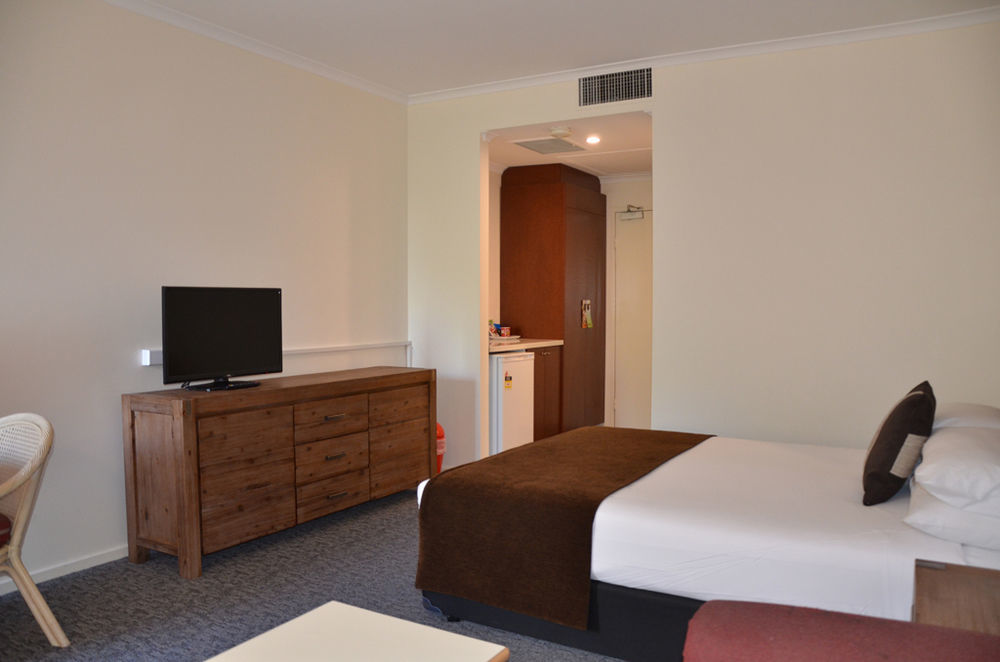 Quality Hotel Manor Mitcham Exterior photo