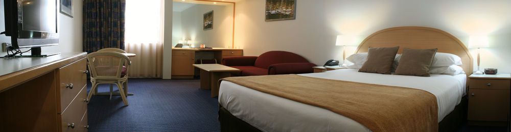 Quality Hotel Manor Mitcham Exterior photo