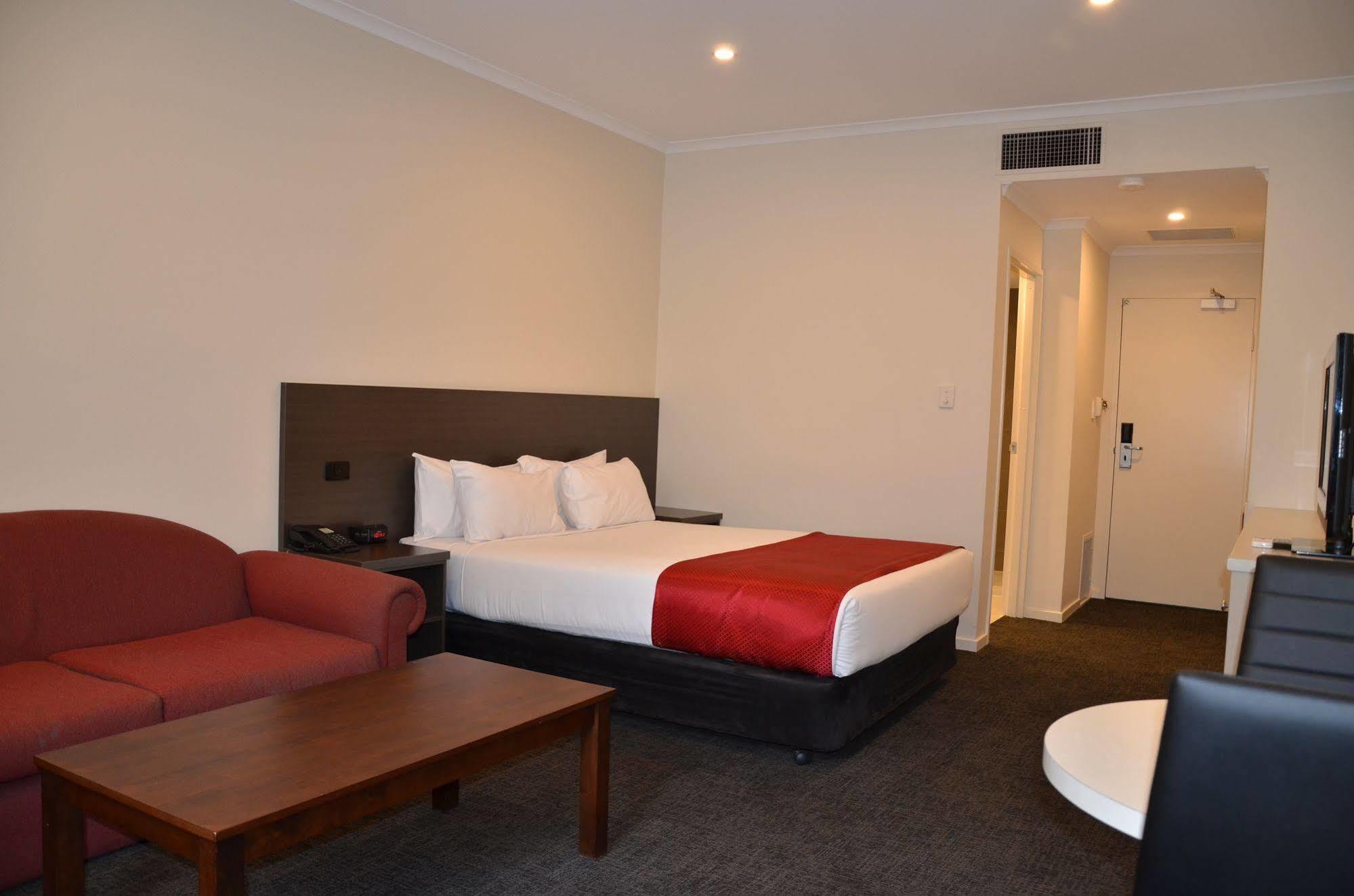 Quality Hotel Manor Mitcham Exterior photo