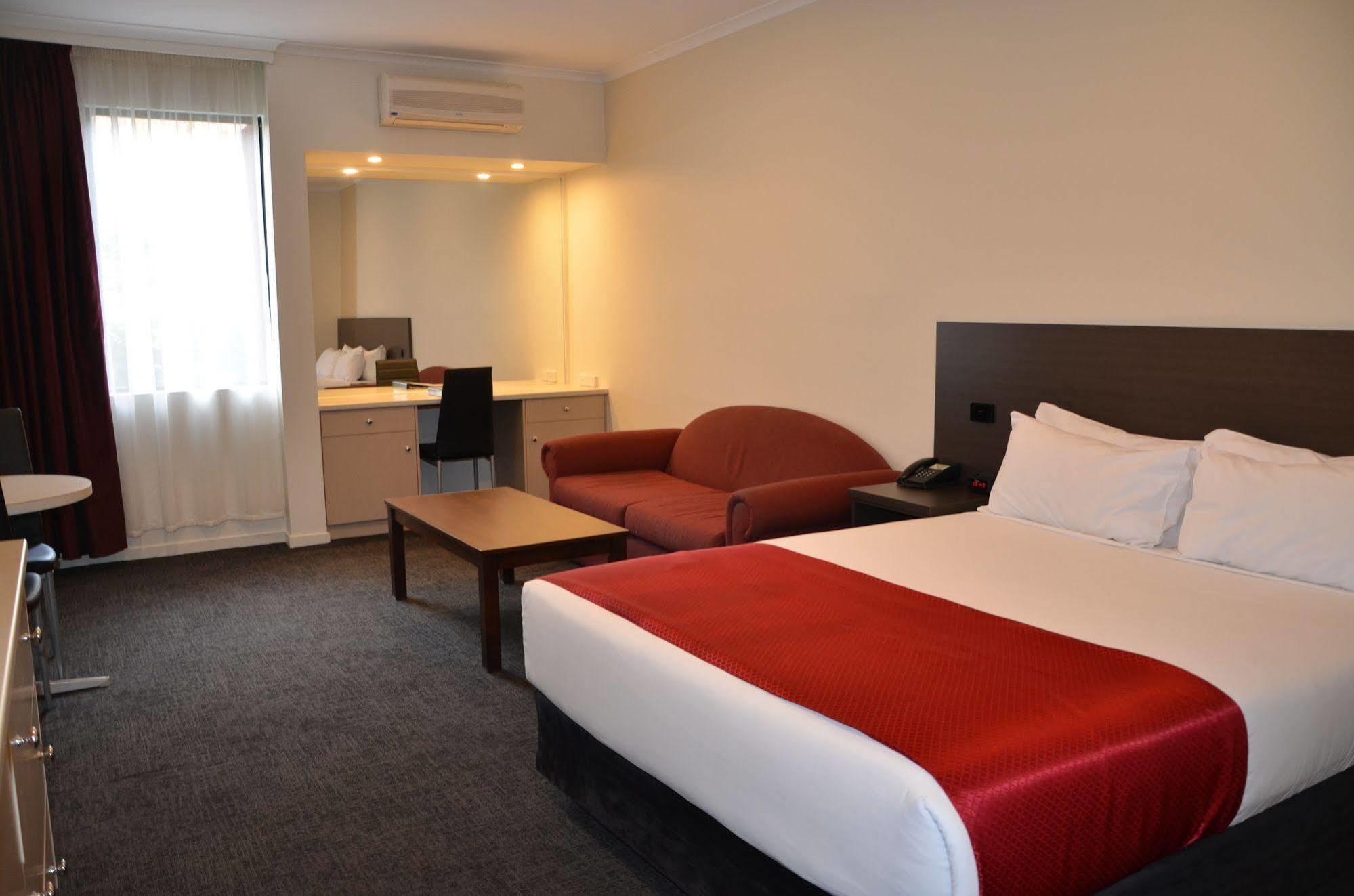 Quality Hotel Manor Mitcham Exterior photo